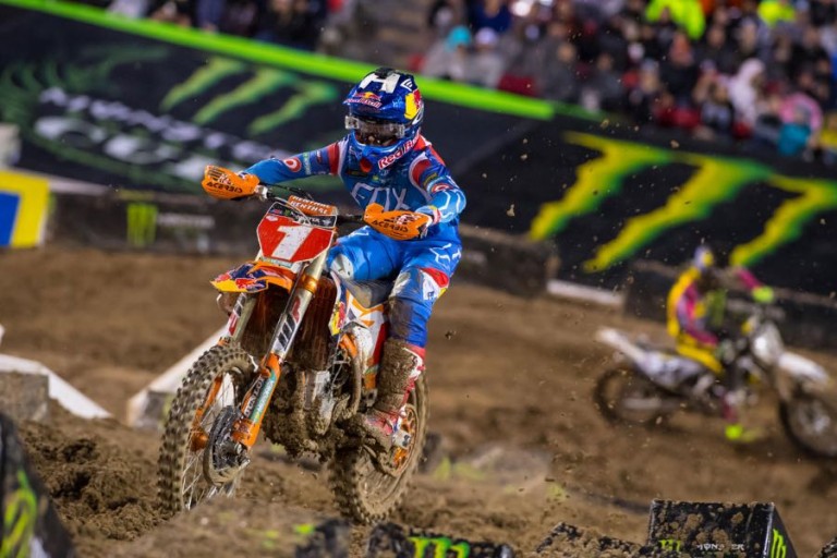 2016 Las Vegas Supercross Results | Dungey Crashes, But Wins