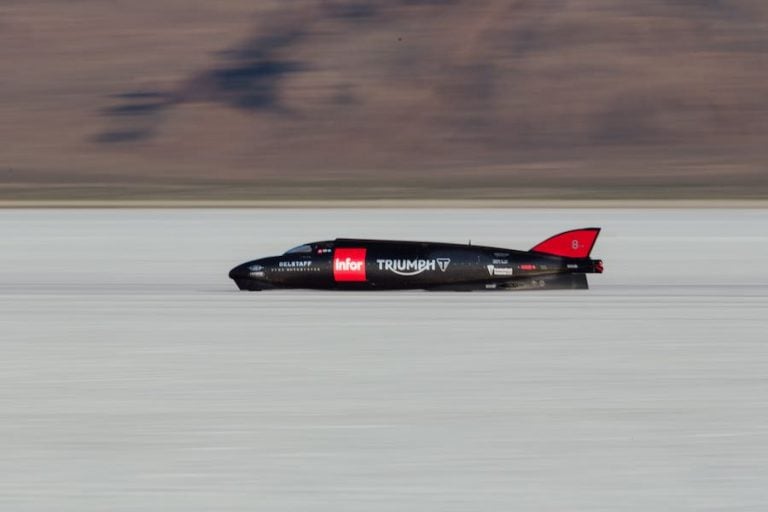 Guy Martin Pilots Streamliner to 274.2mph – Fastest Triumph at Bonneville