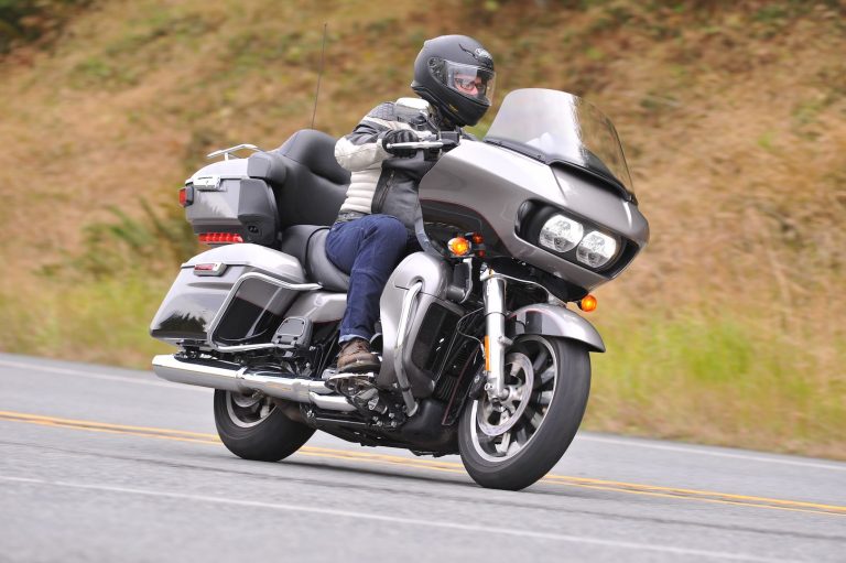 2017 Harley-Davidson Road Glide Ultra Review | 107 First Ride