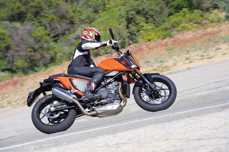 2016 KTM 690 Duke Review | Singular Feeling