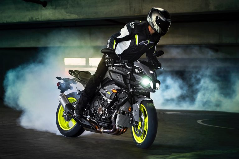 2017 Yamaha FZ-10 burnout