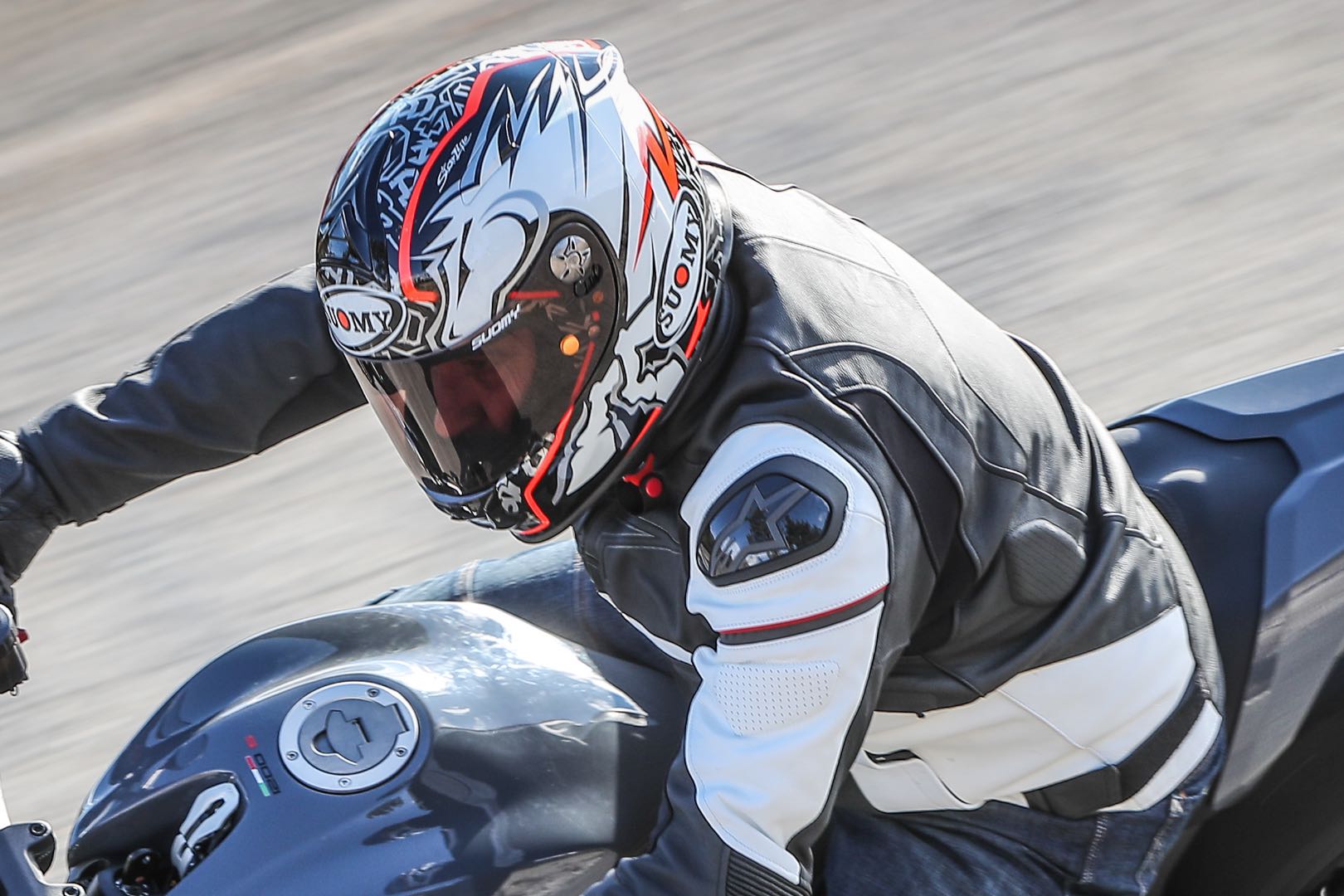 Suomy SR Sport Motorcycle Helmet Review