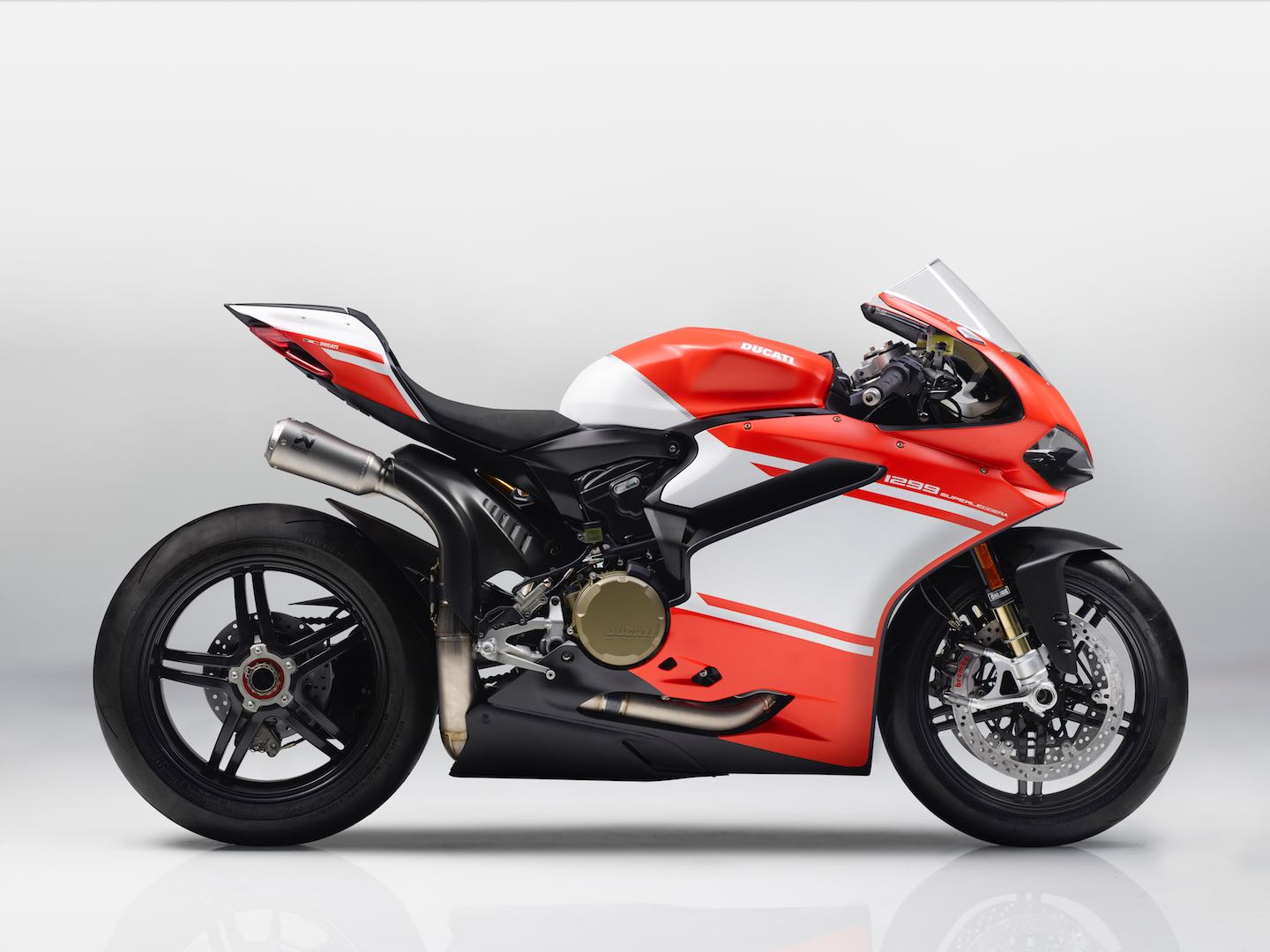 Ducati 1299 Superleggera First Look 7 Fast Facts 215 Hp 368 Lbs