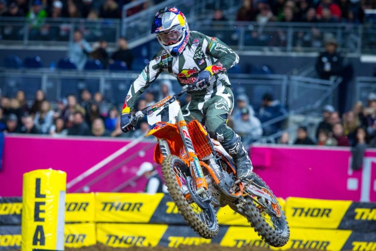 2017 Arlington Supercross Preview | Dungey Heads to Texas with 17-Point Lead