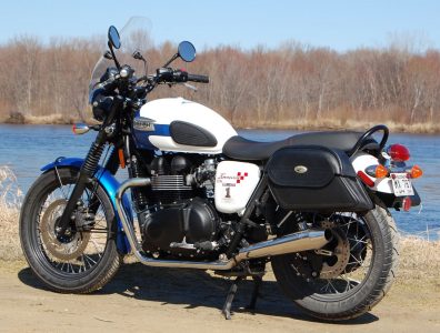 Triumph Bonneville: British Customs Predator Exhaust Review
