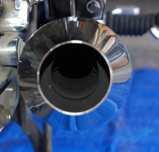 Triumph Bonneville: British Customs Predator Exhaust Test