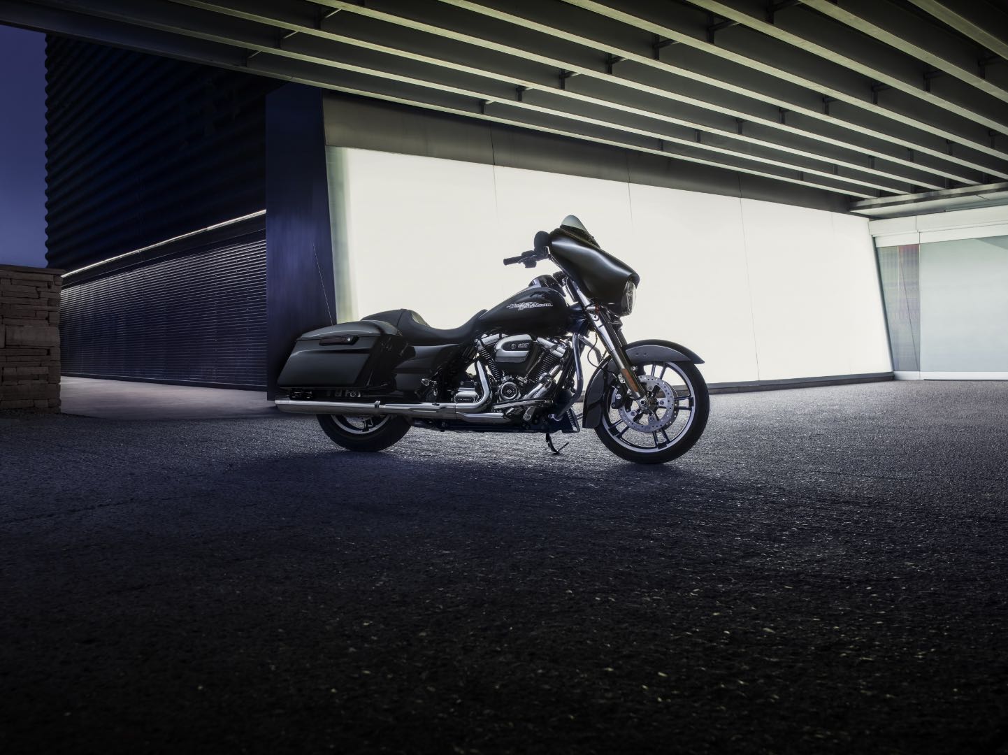 2017 Harley-Davidson Street Glide Buyer's Guide | Specs & Price