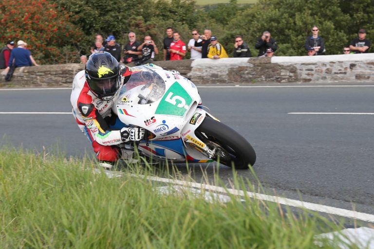 Dunlop & Anstey Battle Heads to 2017 Lightweight Classic TT