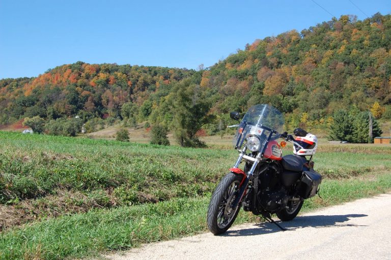 5 Fall Motorcycle Riding Tips (Safely Enjoy Autumn Colors)