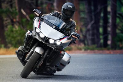 2018 Yamaha Star Eluder lean angle