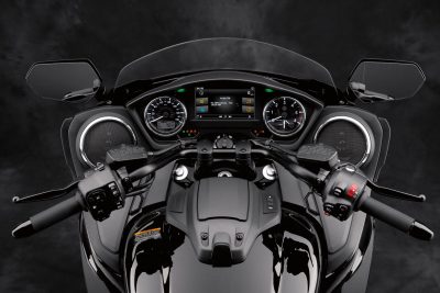 2018 Yamaha Star Eluder infotainment