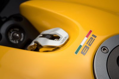 2018 Ducati Monster 821 First Look gas tank