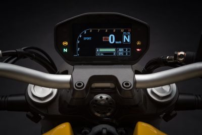 2018 Ducati Monster 821 First Look guages