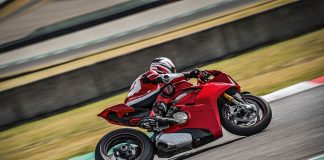2018 Ducati Panigale V4 First Look | 12 Fast Facts (Video) 2018 Ducati Panigale V4 exhaust