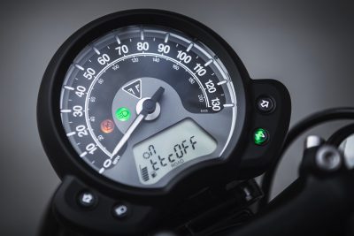 2018 Triumph Bonneville Bobber Black gauges