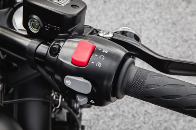 2018 Triumph Bonneville Bobber Black controls