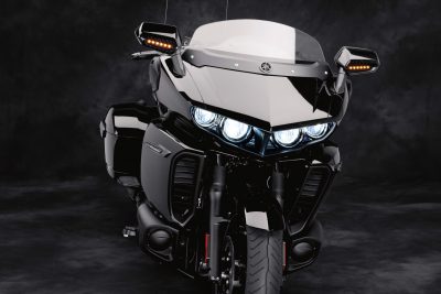 2018 Yamaha Star Eluder Review headlights