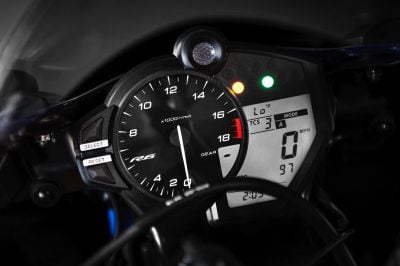 2018 Yamaha YZF-R6 Review - dashboard