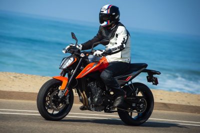 2019 KTM 790 Duke street test