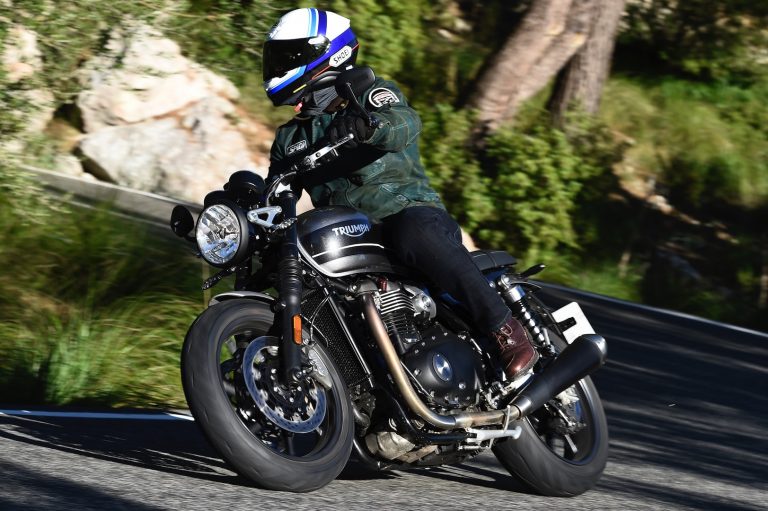2019 Triumph Speed Twin Review (15 Fast Facts)