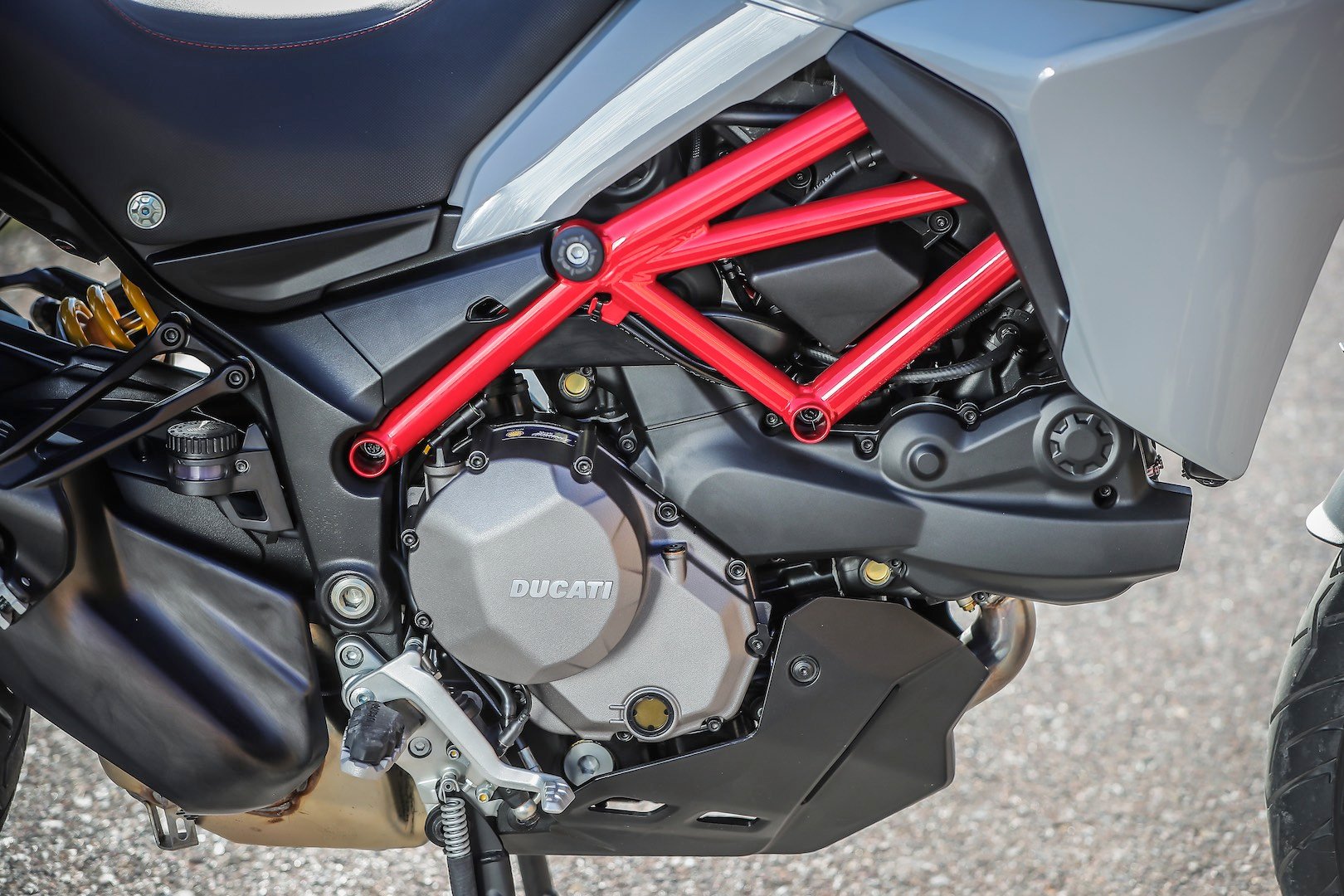 2019 Ducati Multistrada 950 S Review - right motor