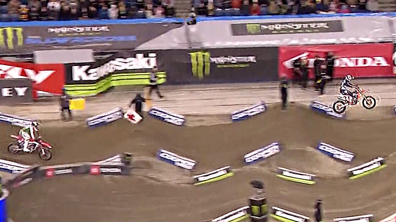2019 Seattle Supercross Results and Coverage - Musquin red cross flag