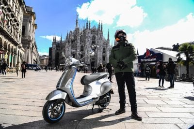 2019 Vespa Elettrica Review - town square
