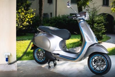 2019 Vespa Elettrica Review - scooter charging