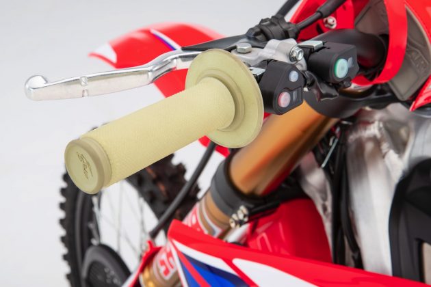thumbnail image 2 of NiceCNC Red CNC-Machined Oil Dipstick For Honda CRF450R / RX / RWE (2017-2020) 2 of 5