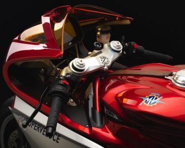 MV Agusta Superveloce 800 Wins Concorso - Cockpit