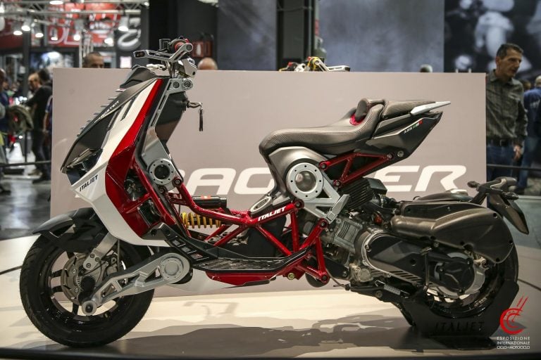 2020 Italjet Dragster Scooter First Look (7 Fast Facts)