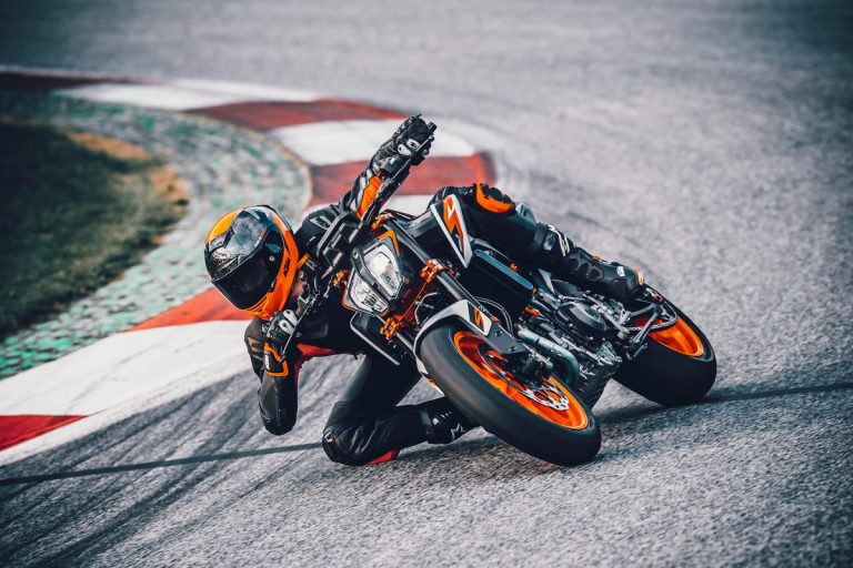 2020 KTM 890 Duke R First Look (10 Fast Facts)