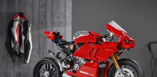 Lego Technic Ducati Panigale V4 R First Look: Motorcycle Model Lego Technic Ducati Panigale V4 R First Look Motorcycle Kit