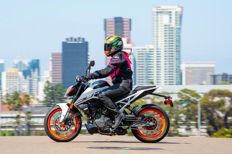 2020 KTM 200 Duke Review: Urban Motorcycle (15 Fast Facts)