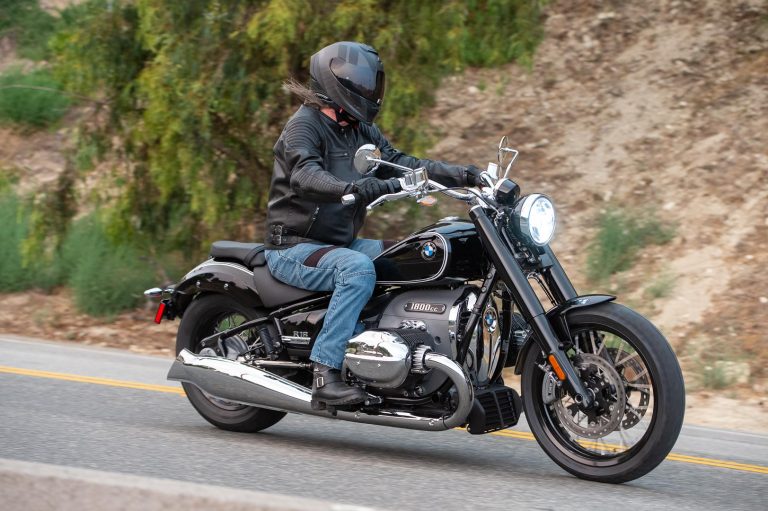 2021 BMW R 18 Test: City and Country Life with the Big Boxer