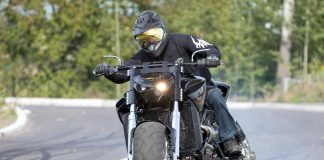 Bee-One Cycles Bomb Boss: V8 Custom Motorcycle