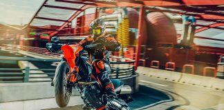 2021 KTM 690 SMC R First Look (9 Fast Facts for Supermoto)