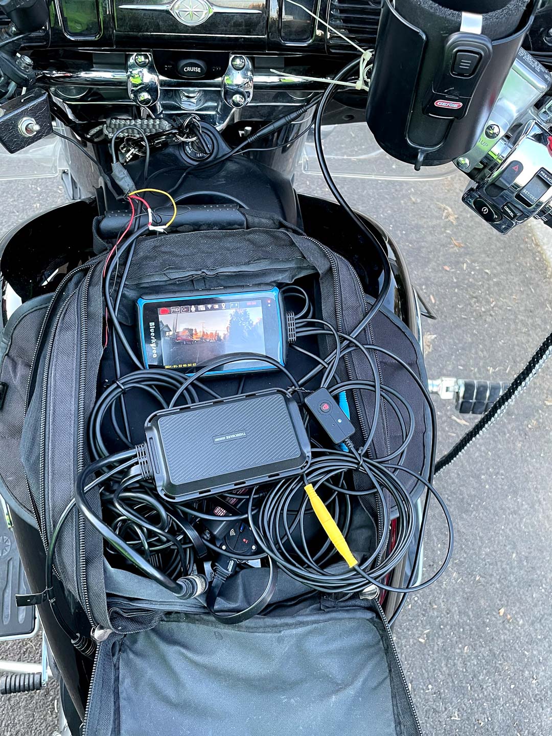 Motorcycle Dashcam Challenge: Blueskysea DV988 vs. Thinkware M1