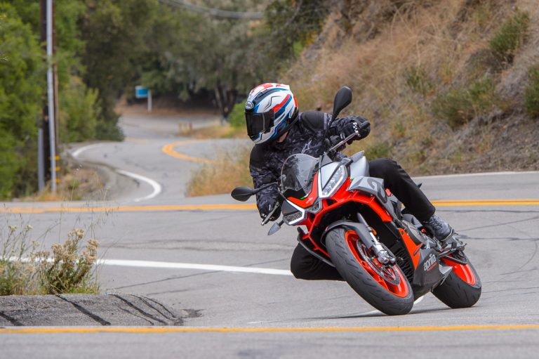 2021 Aprilia Tuono 660 Review (15 Fast Facts From The Canyons)