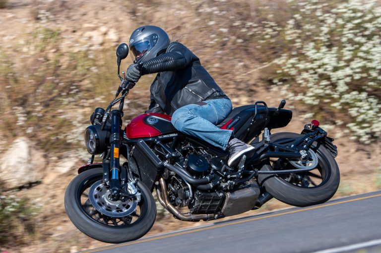 2021 Benelli Leoncino Review (15 Fast Facts for Retro Italian Aficionados)