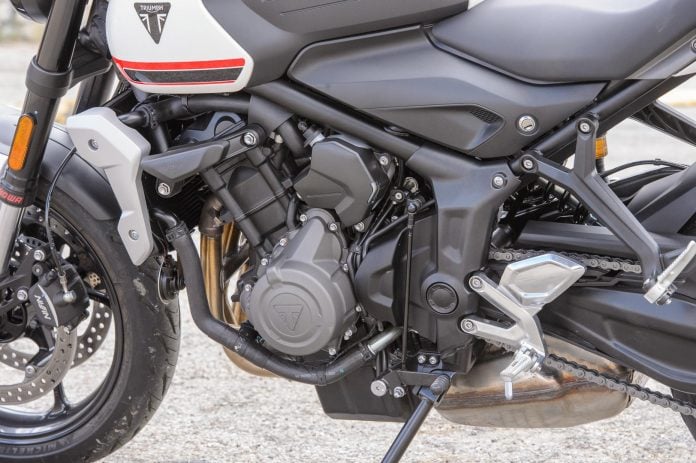 2021 Triumph Trident 660 vs. Yamaha MT-07 Comparison