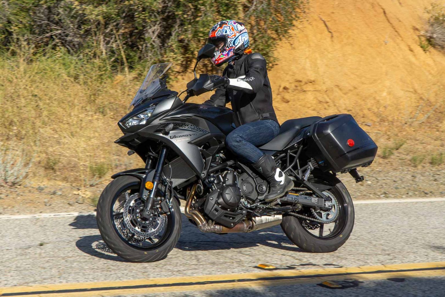 2022 Kawasaki Versys 650 LT vs. Triumph Tiger Sport 660 Comparison
