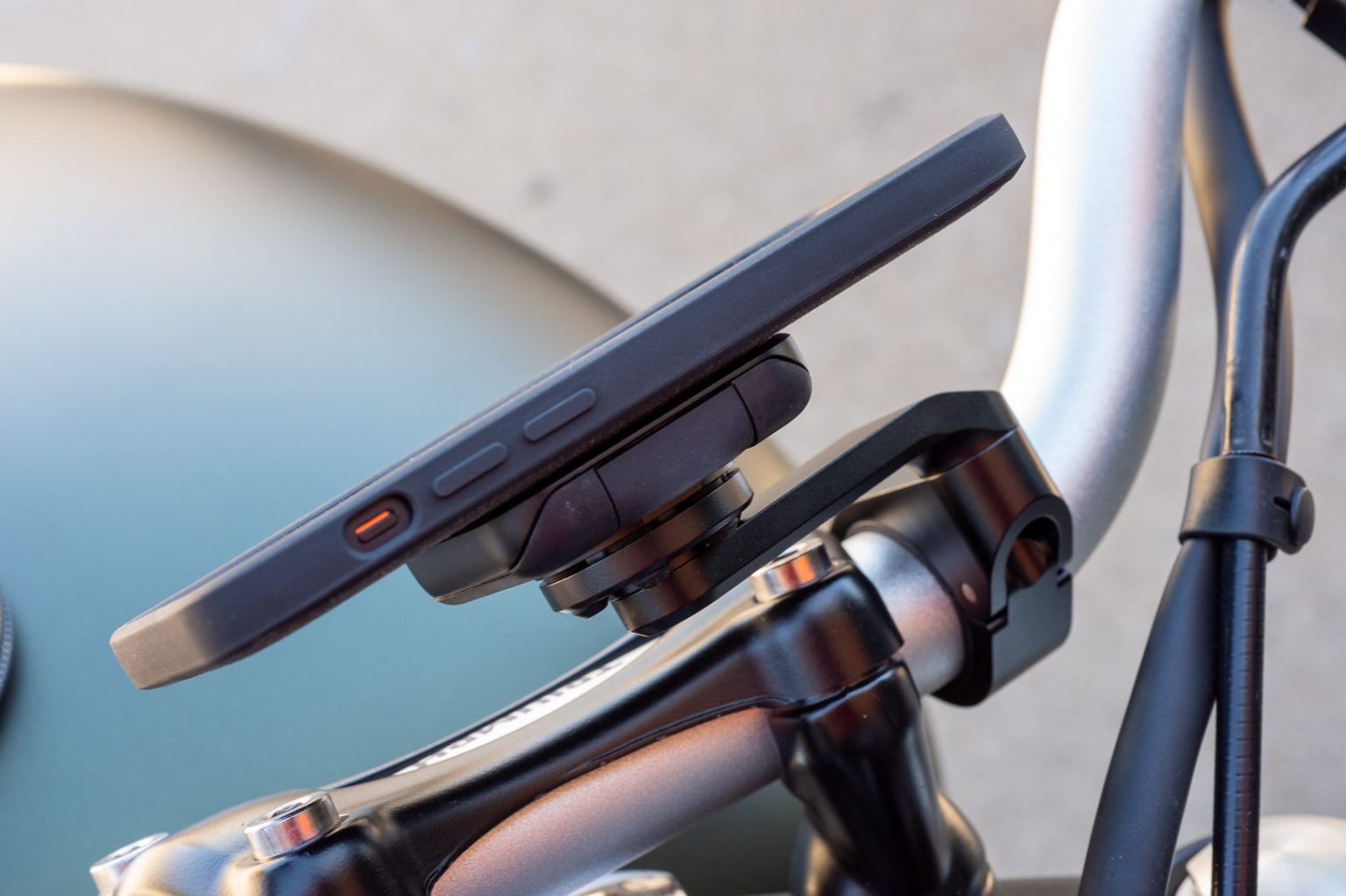 Peak Design Motorcycle Bar Mount Review [For Smartphones]