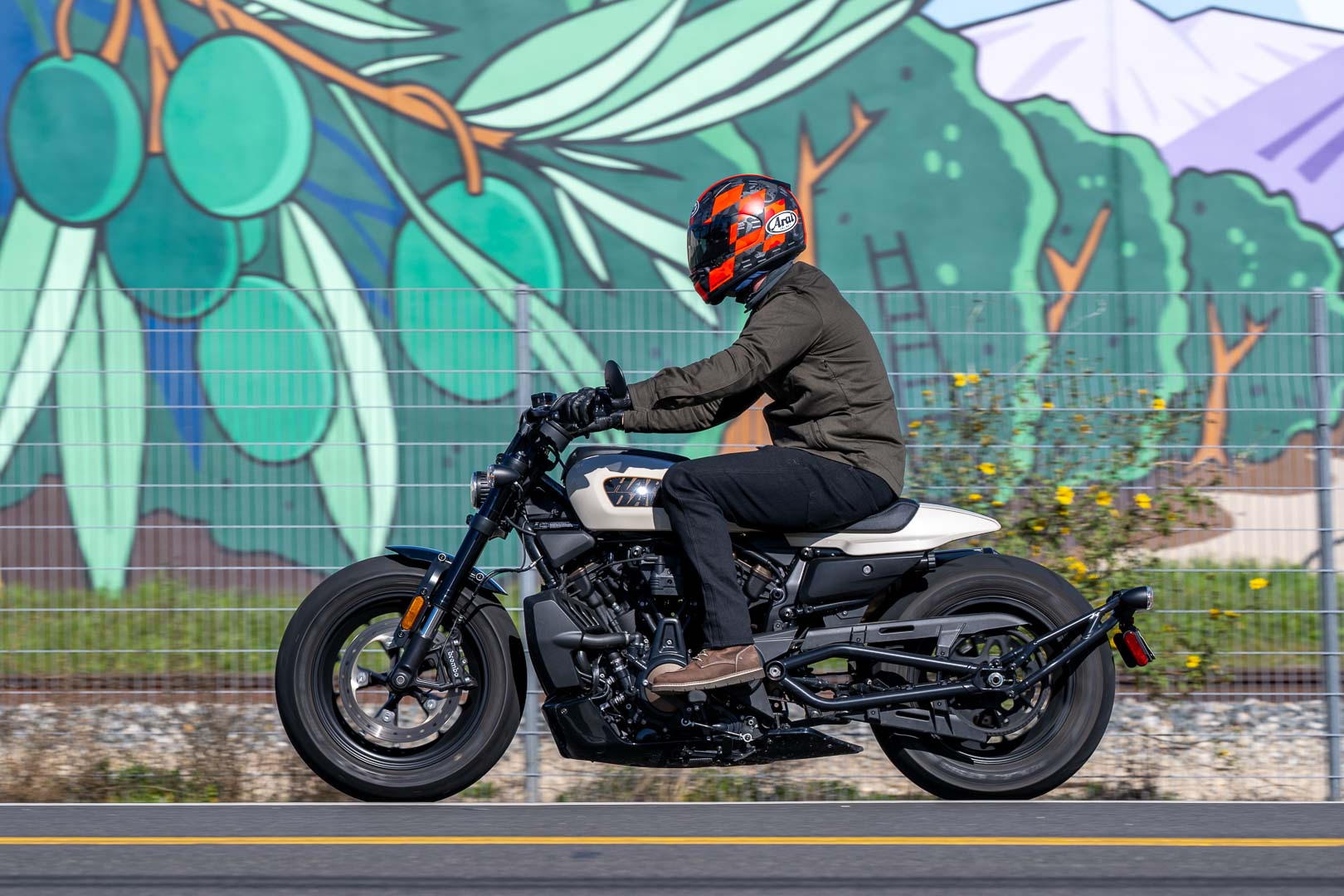 thumbnail image 2 of 530 X 120 Chain Chrome Color No O-Ring - Fits Harley-Davidson Sportster Dyna 2 of 5