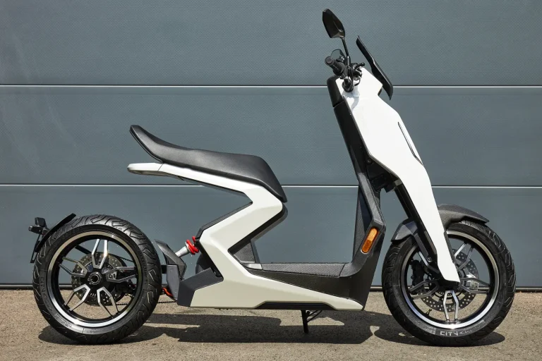 2023 Zapp i300 First Look: electric motorcycle