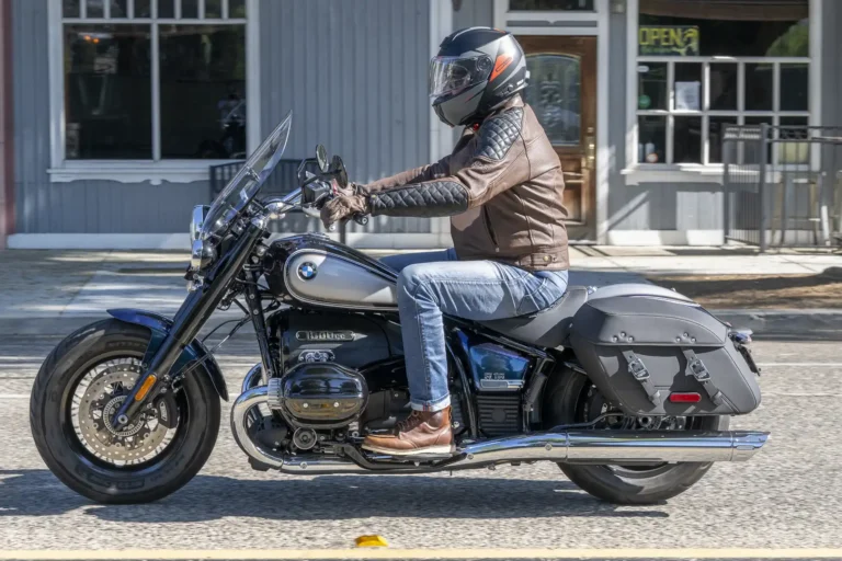 2023 BMW R 18 Classic Review [Big Boxer Experience]