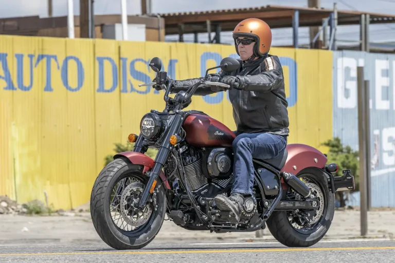 2023 Indian Chief Bobber Dark Horse Review: Retro Urban Motorcycle