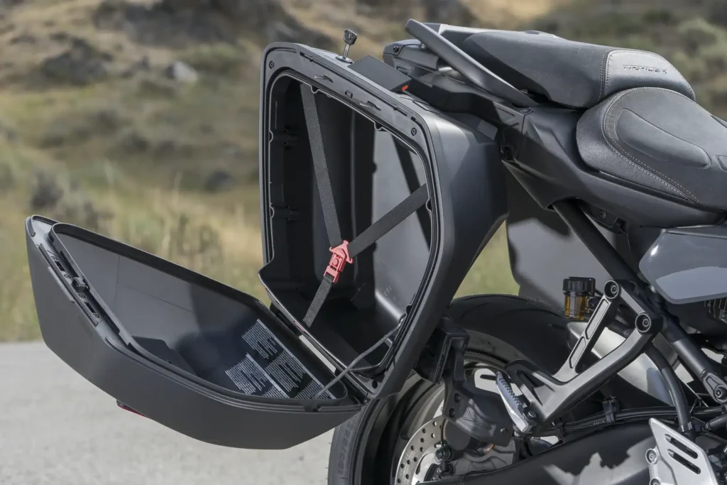 2024 Yamaha Tracer 9 GT+ 30-liter side case open