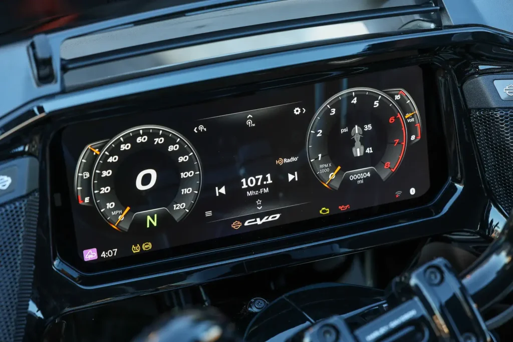 2024 Harley-Davidson CVO Road Glide ST 12.3-inch TFT display