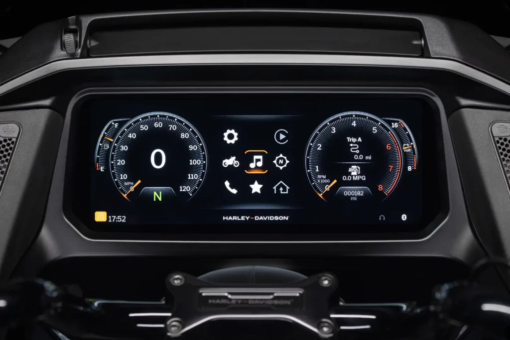 2024 Harley-Davidson Road Glide 12.3-inch TFT display